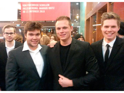 Sie hatten sichtlich Freude am Theaterbesuch: Timo Päschke, Maximilian Langhans, Nils Kullmann, Max Schmidt