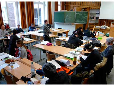 Achtklässler hospitieren in der Berufsschule