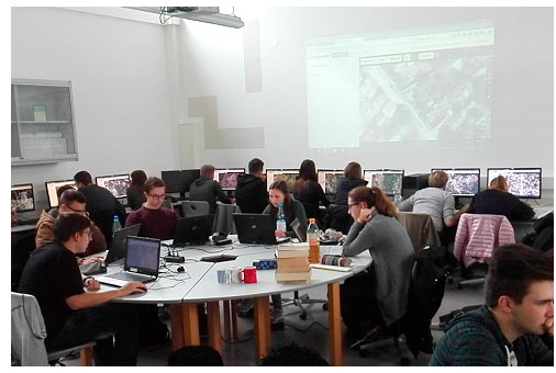 Auszubildende zum Geomatiker kartieren für eine Hilfsaktion des Roten Kreuzes in Haiti