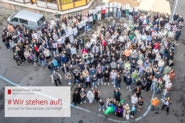 Die Arnold-Bode-Schule steht auf, für Demokratie und Vielfalt.